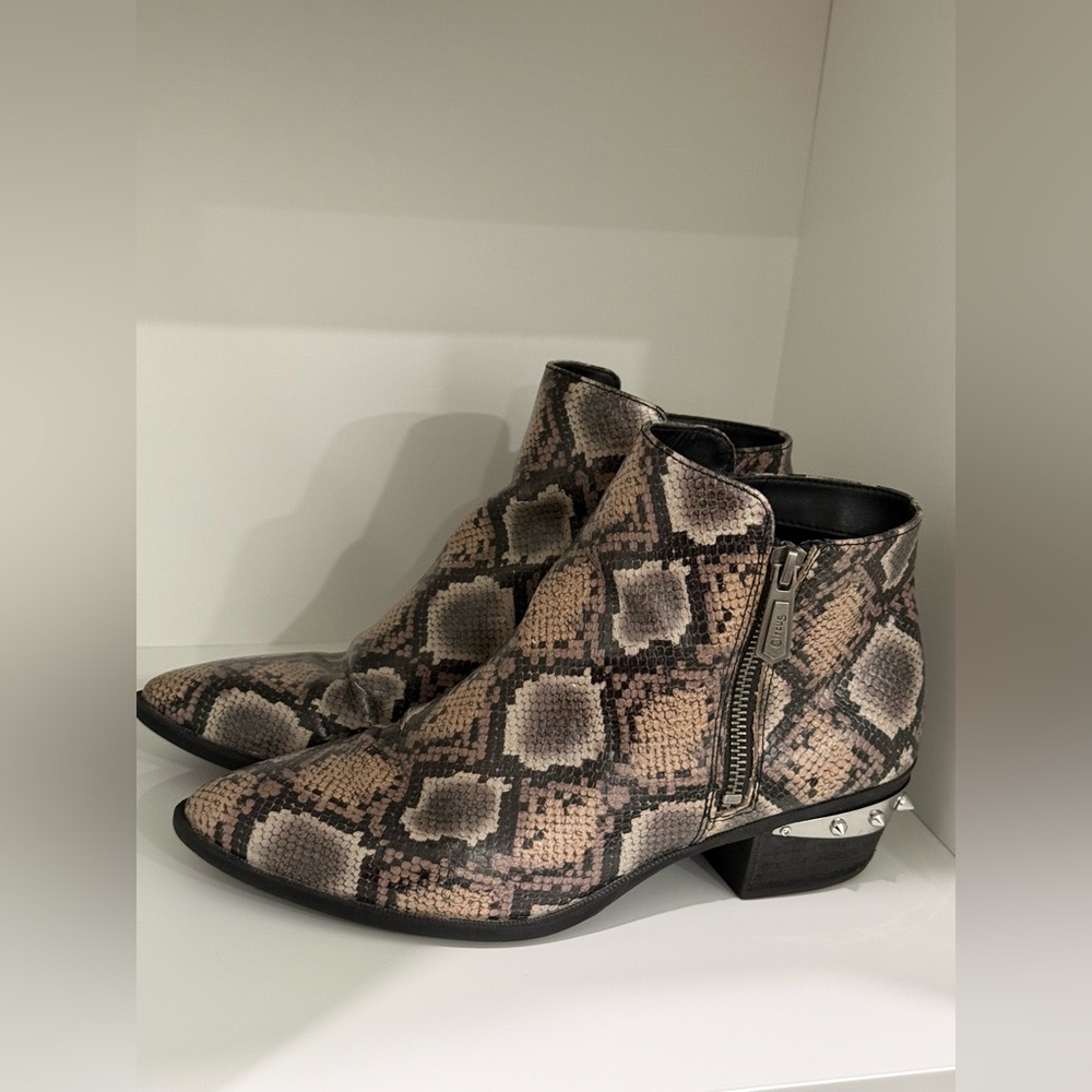 Circus by Sam Edelman snake print highland booties w/ silver spikes (size 8.5 M)